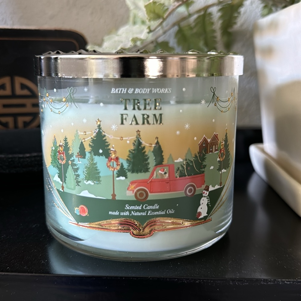 TREE FARM Bath & Body Works White Barn 3-wick Scented Candle 14.5oz